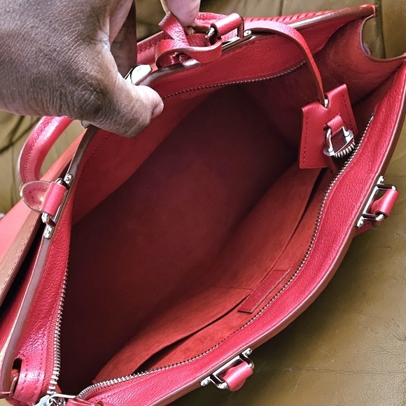 Louis Vuitton Red Leather Monogram Capucines Luxury Designer Handbag - Picture 12 of 16